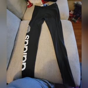 Women's Medium Adidas  black stretch athletic pants, great condition.